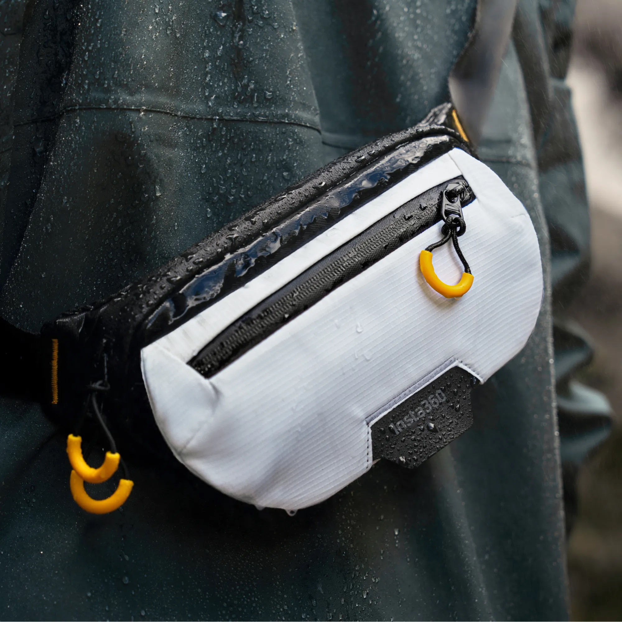 Insta360 Everyday Crossbody Bag (White)